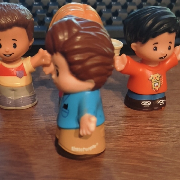 4 Set Fisher Price Little People
Little People Suprise & Sounds Home Collection - Picture 9 of 10